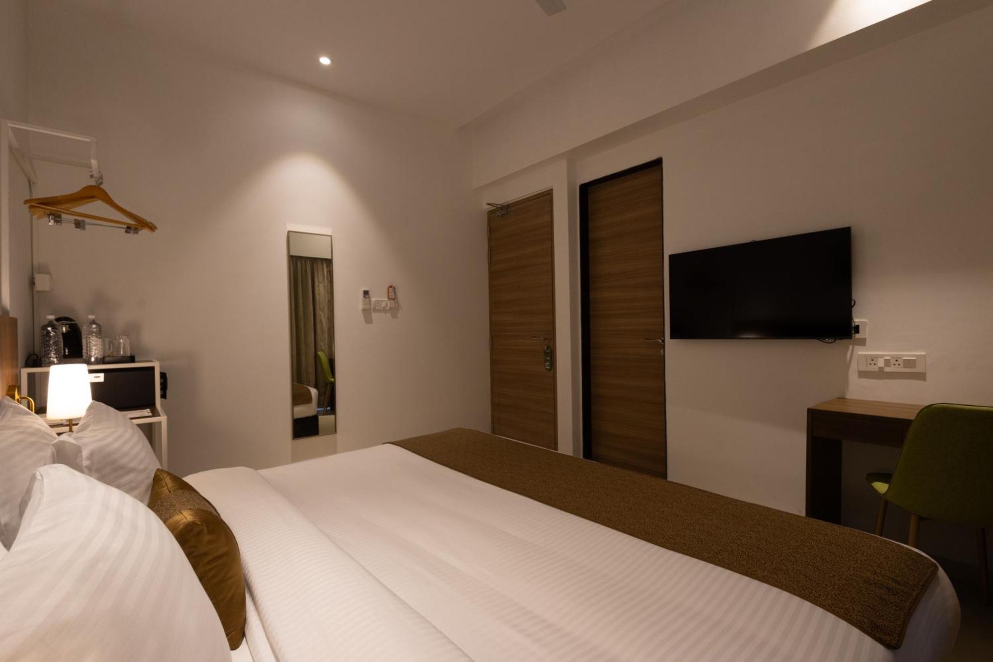 Freesia Residency By Express Inn - Navi Mumbai Bagian luar foto